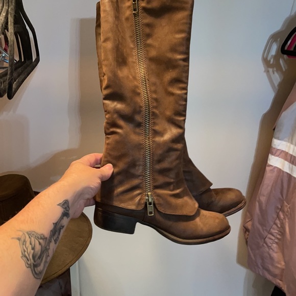 Faux suede boot - Picture 5 of 6